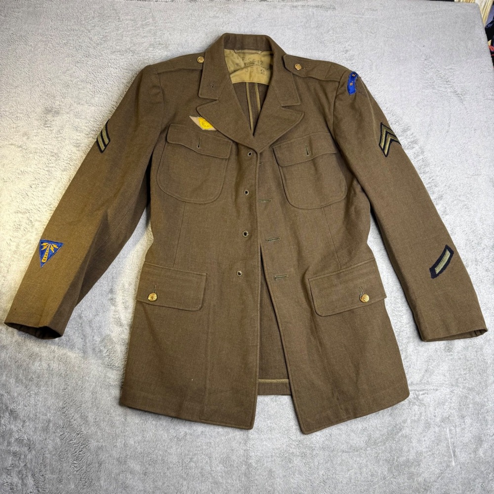 authentic WWII U.S. Army Air Force service dress jacket, man's tunic 1940s